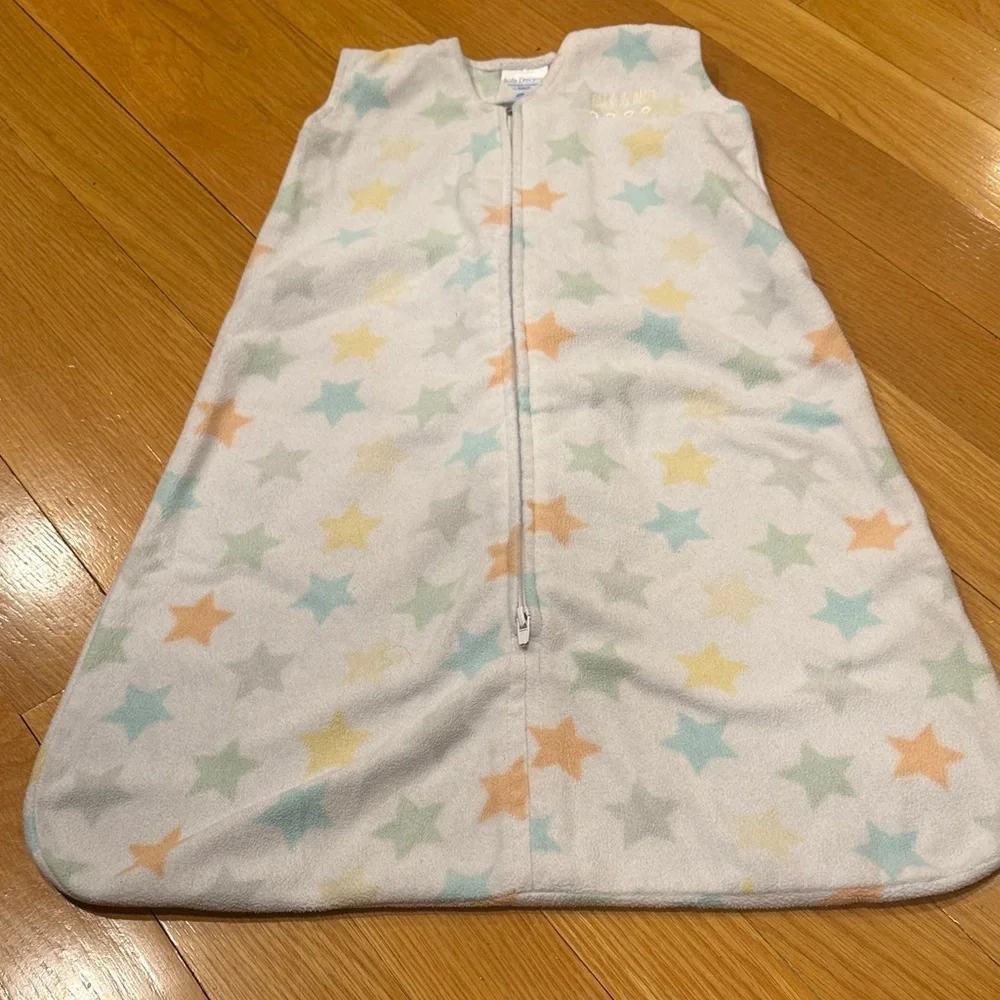 Safe Dreams by Halo wearable sleepsack size medium (6-12 months).